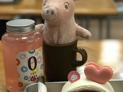 马卡龙-WHEN PIGS FLY当猪飞