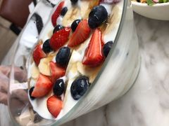 野莓核桃蜂蜜希腊酸奶-The Rug Cafe(王府中环店)