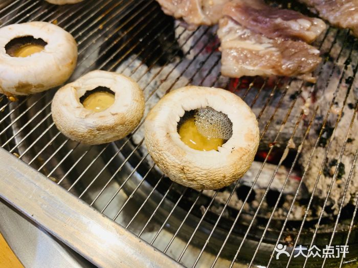 韩村炭火家烤肉(开发区红梅店)炭烤口蘑图片