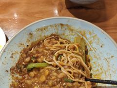 -爆炸头阿姨小四川正宗川味小吃(无任何分店)