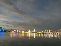 -万绿园