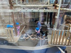 -PIPIKINGDOM皮皮王国欢乐号(欢乐海岸购物中心店)