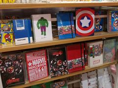 -名创优品(北京新中关购物中心地铁层店)