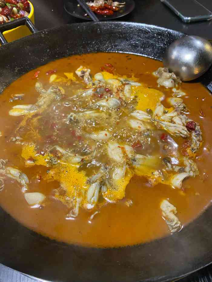 蛙小二·牛蛙·龙虾季(吴江体育馆店)-"[薄荷]环境:2层楼,上面桌子大