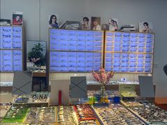 -天空之镜眼镜店蔡司依视路配镜授权零售店(望京颐堤港店)