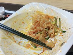 红油豆芽菜凉拌面皮-魏家餐饮(朗香街店)