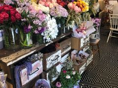 -FLOVIE FLORIST CAFE