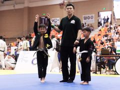 -菠萝格斗巴西柔术训练馆