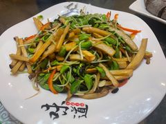 杏鲍菇炒豆苗-诺敏塔拉奶茶-布里亚特包子-手把肉(锦都会店)