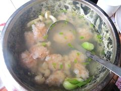 虾滑都是整虾打碎裹上蛋清团的丸子-悦港(悦港酒店)