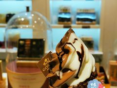 香草黑巧双重口味软冰淇淋-GODIVA(国际金融中心店)