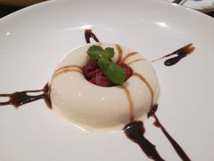 意式奶冻配酱果-安妮意大利餐厅(国贸店)