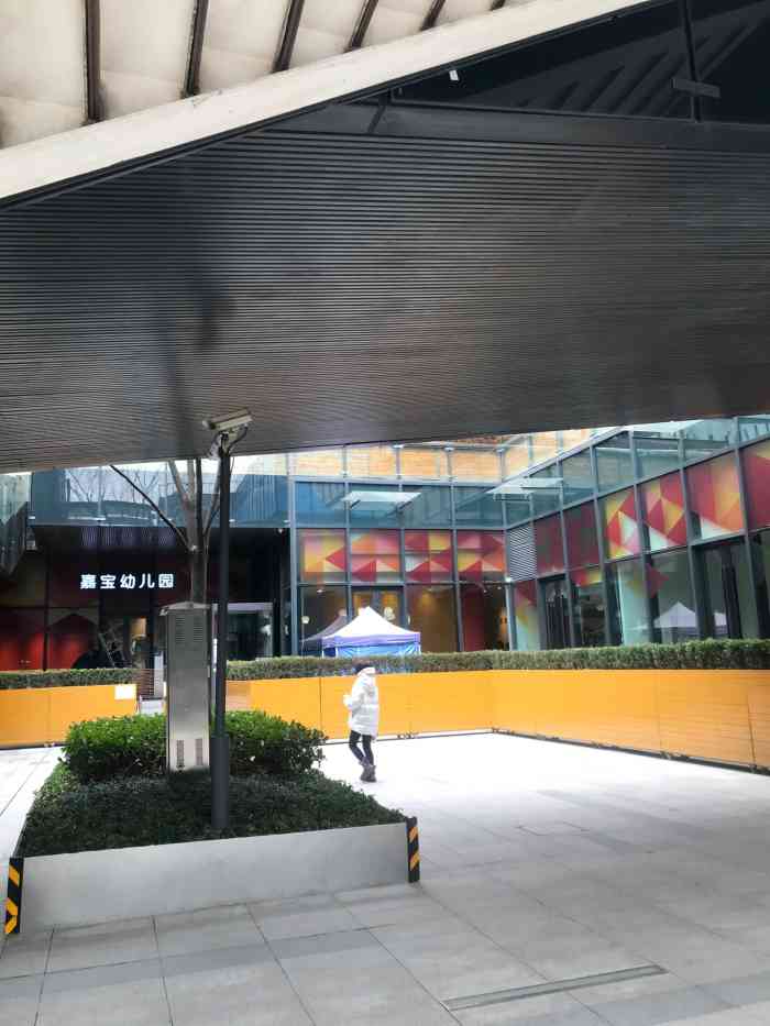 嘉宝教育·嘉宝幼儿园(前滩校区)-"路过看到送孩子们上学的人群,家长