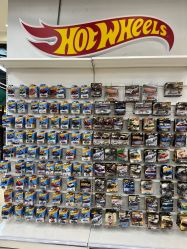 -卡通派潮品玩具折扣仓(青岛新城吾悦广场店)