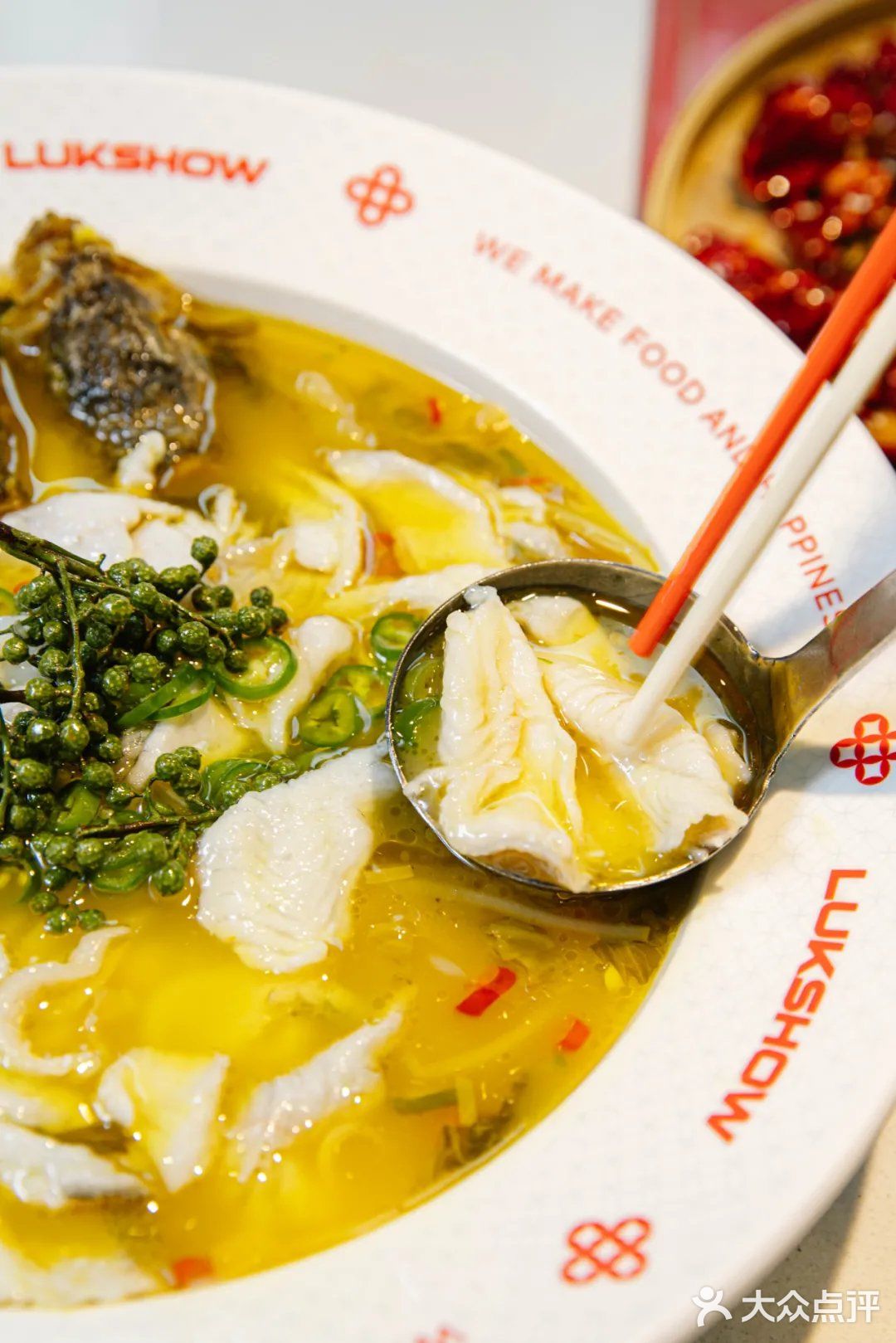 冬阴功mix酸菜鱼，禄鼎记这波操作绝了！