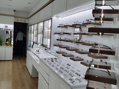 -翰佐蔡司小乐圆·依视路星趣控·暴龙眼镜折扣店