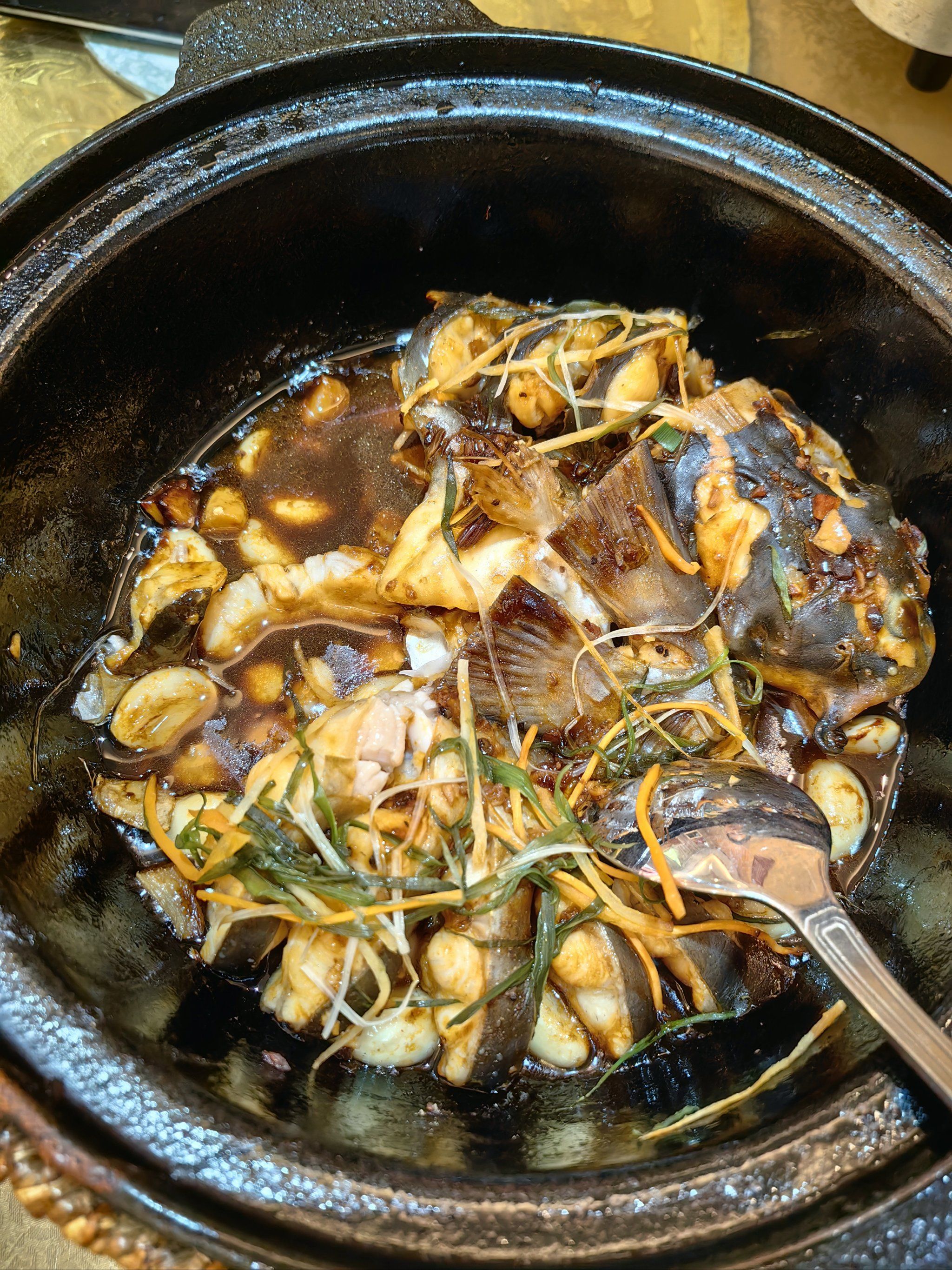 口味很适合我们江苏人,尤其是旱蒸剑骨鱼,鱼刺很少