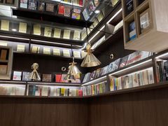 -钟书阁(群光广场店)
