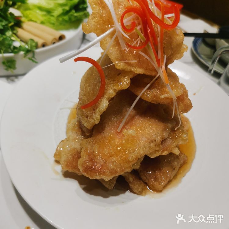 朋友一起吃饭。六点半的还有空位，坐了不到半小时