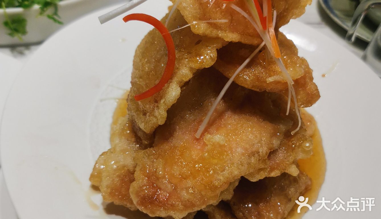 朋友一起吃饭。六点半的还有空位，坐了不到半小时