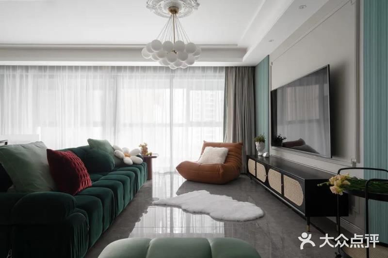 140平米精装房改造，花10万竟然装修成这样