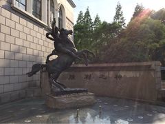 门口雕塑-上海安亭别墅花园酒店