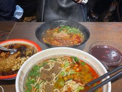 -爆炸头阿姨小四川正宗川味小吃(无任何分店)