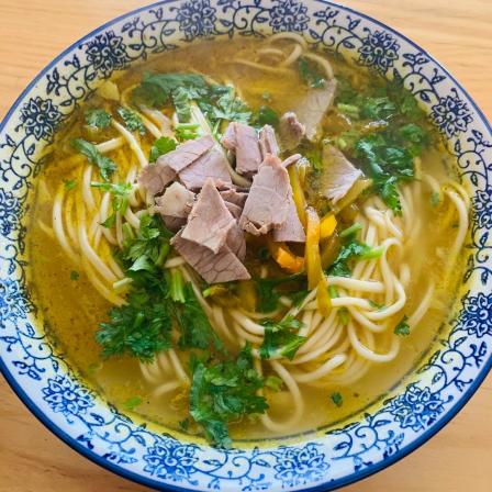 真的太好吃了,正宗的黄汤拉面,鸡肉丸子太香了