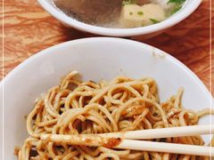 -松树干拌面店