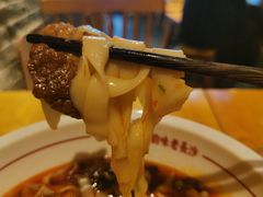 招牌红烧牛肉米粉-呷佬·长沙手工米粉(金沙江路店)