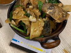 红烧鱼头煲-雄伟美食(高沙中街店)