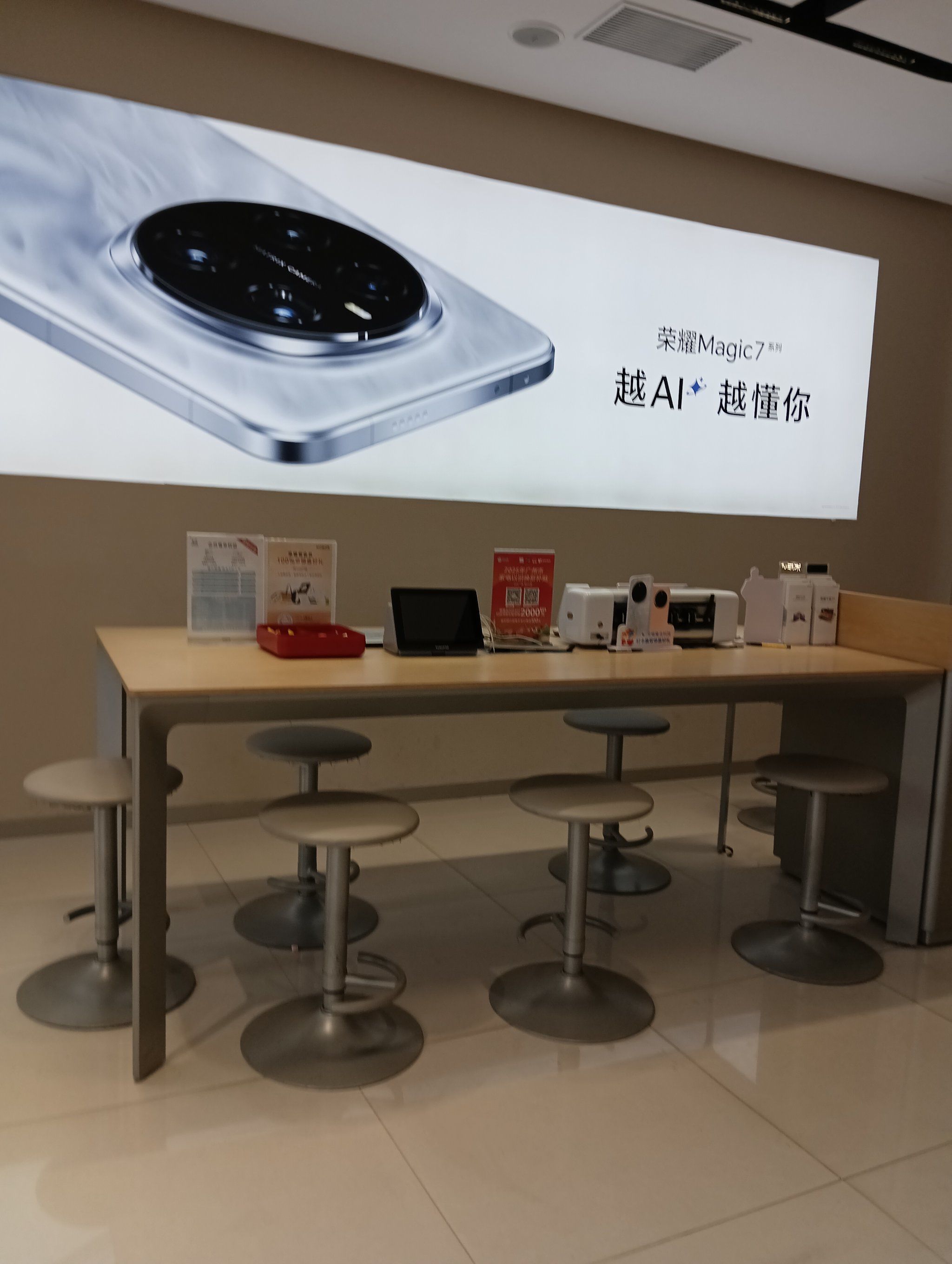 荣耀手机店丽影店品种齐全,服务态度好