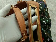 -京伟修鞋洗鞋奢侈品皮具护理店