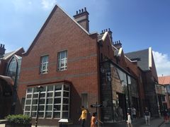 -钟书阁(松江泰晤士小镇店)