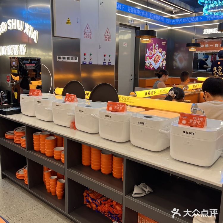 排队🤴扶摇树下终于开到经四路万达啦~