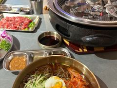 -围炉肉舍•炭烤活鳗•丹东海鲜烤肉(步行街店)