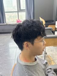 -藤野造型烫发染发