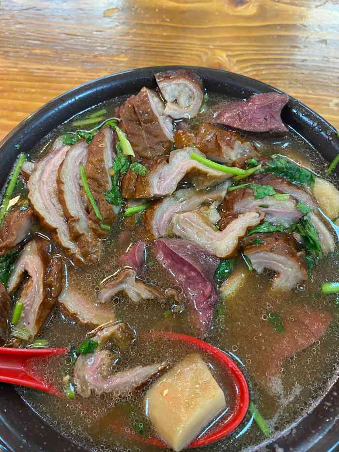 老六门框百年卤煮(六爷传承私房老店)-"[薄荷]环境:在旅游消费在国内