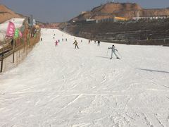 -采薇庄园四季滑雪场