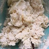 酥掉渣的白糖芝麻饼，吃的时候一定要接着点