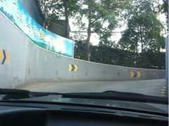 -飞洲国际广场-地下停车库