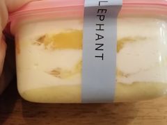 -蜜蜂小象·榴莲千层蛋糕(时代汇11栋店)