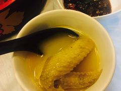 浓厚原只鸡煲花胶汤-鲜入围煮花胶鸡海鲜火锅