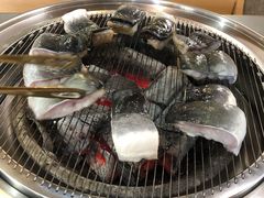 -围炉肉舍•炭烤活鳗•丹东海鲜烤肉(步行街店)