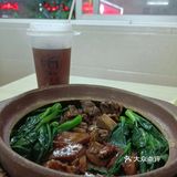 论顺德老字号煲仔饭，我选西门口的“何氏煲仔饭”，美女都爱[呲牙]