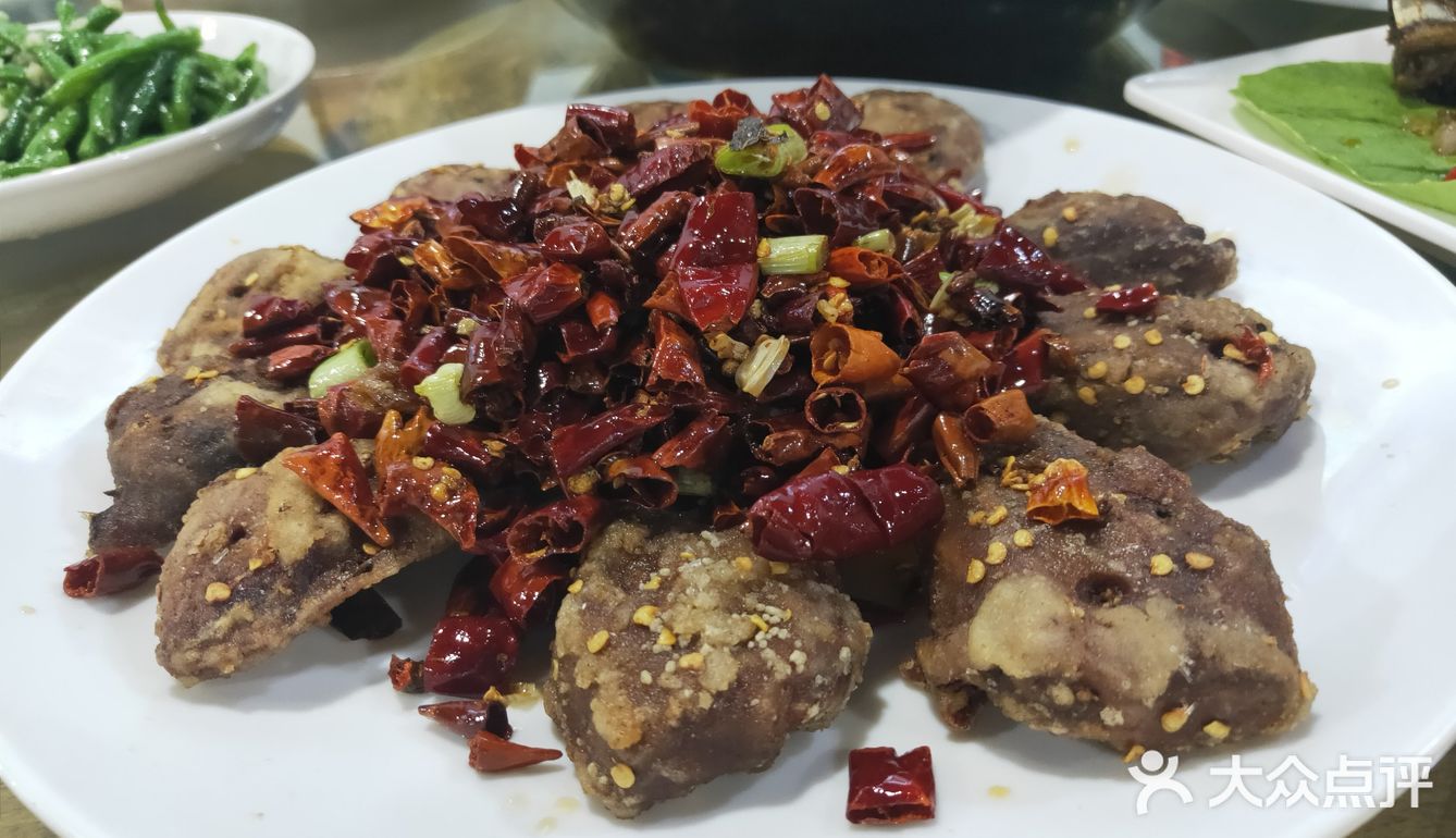 菜量很足，都是挺大一份的，点了一份酸菜鱼