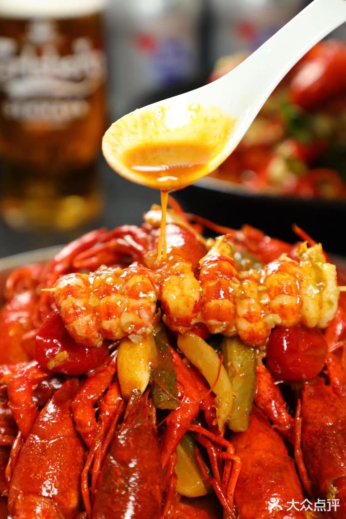 吃小龙虾尝尝鲜啦！