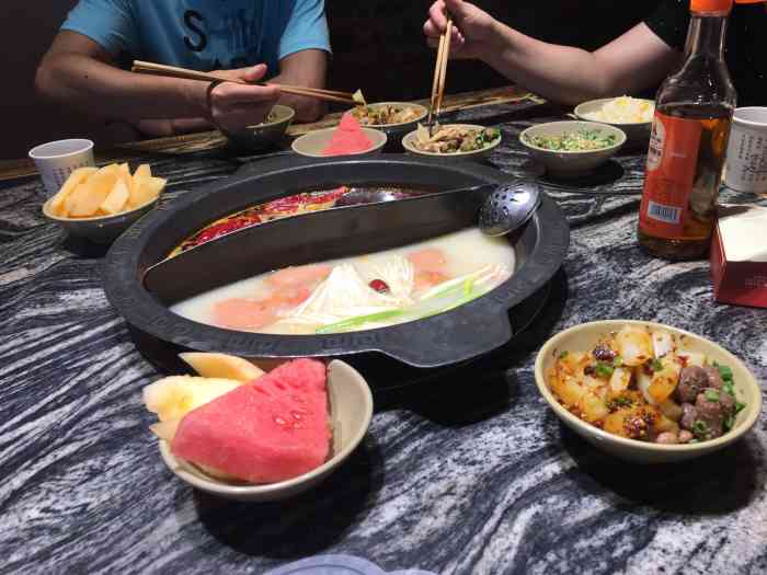 又一村老火锅(烈士墓店)-"大中午也要整火锅—————————不.