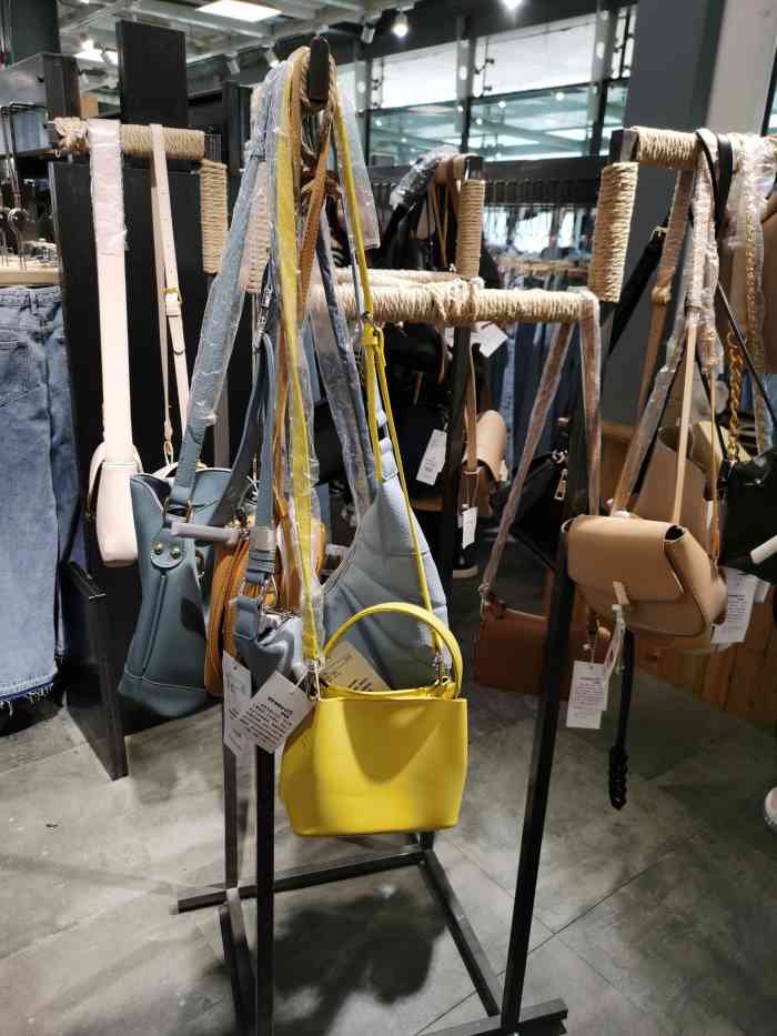 demoneye(海港城店)-"98打卡地点:小寨海港城直接上三层,一层.