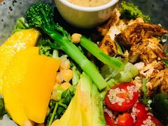 鸡肉牛油果芒果色拉-Wagas沃歌斯(富力广场店)